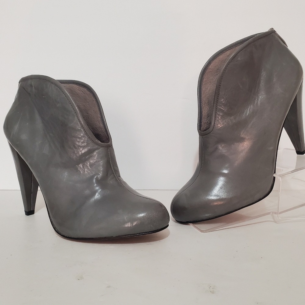Vince Camuto Gray Leather Pointed Toe Ankle Booties - Picture 4 of 13